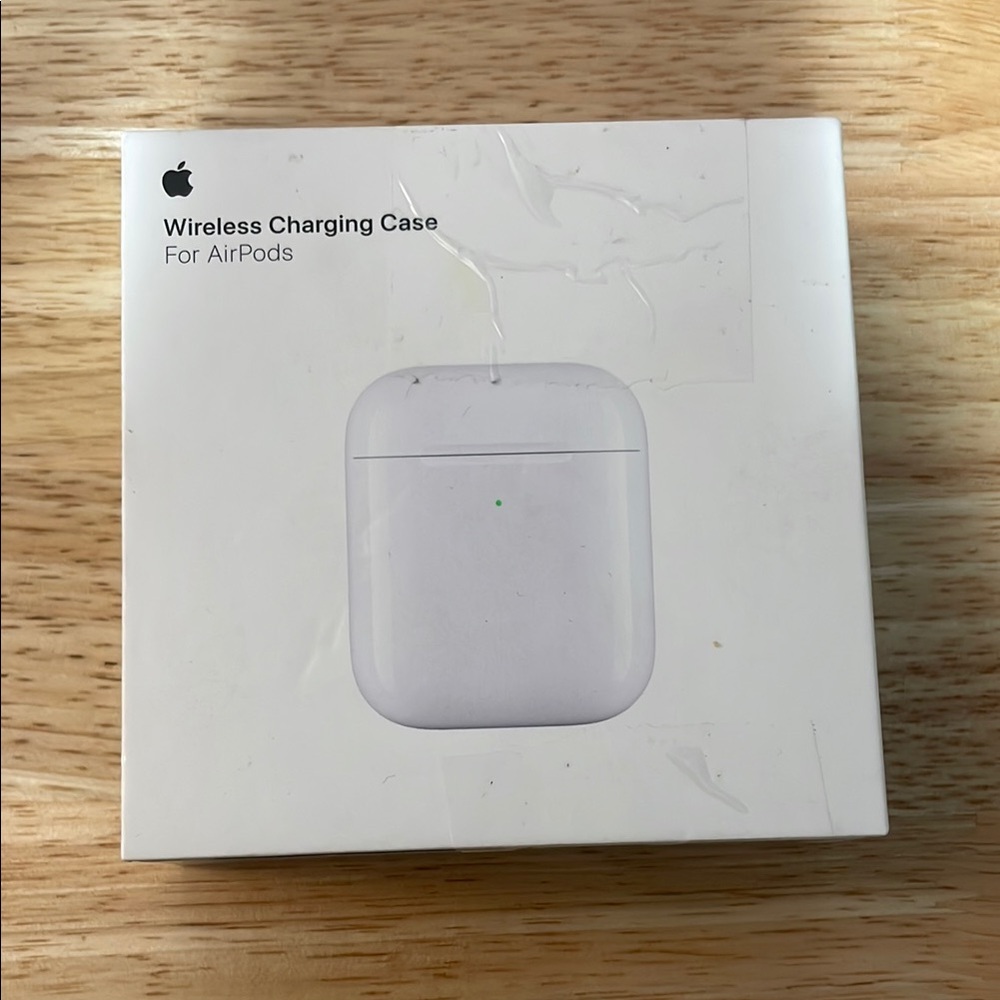 Apple AirPods Wireless Charging Case - White